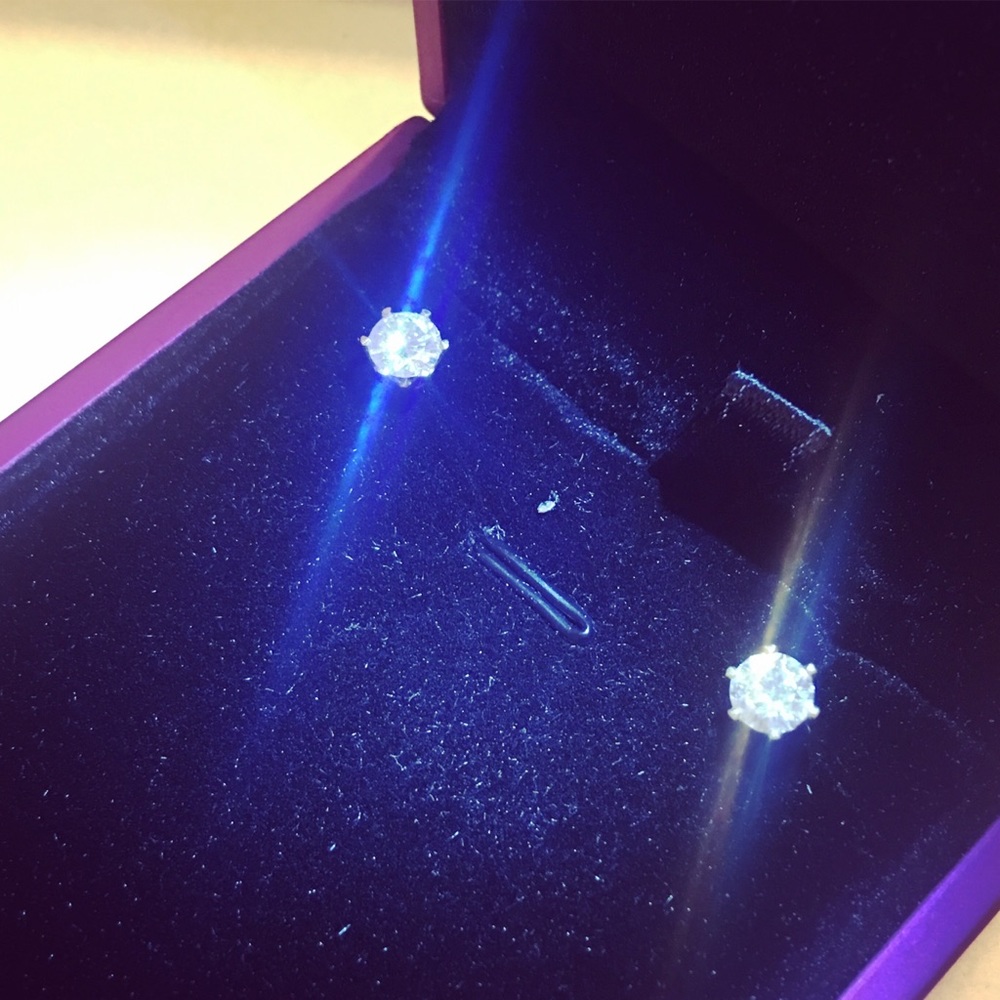 1ct round moissanite 18k gold stud earrings